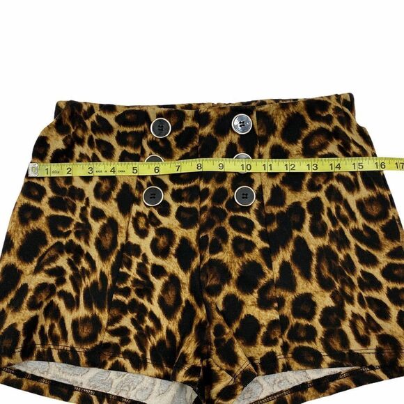 VITTA Luna Leopard Animal Double Button Shorts - Picture 7 of 8